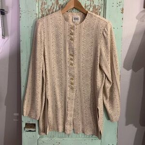 Women’s R&M Richards cream/tan button-up paisley long sleeve blouse
